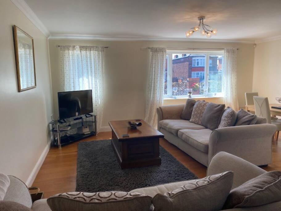 Spacious 2 Bedroom Apartment Клийторпс Екстериор снимка